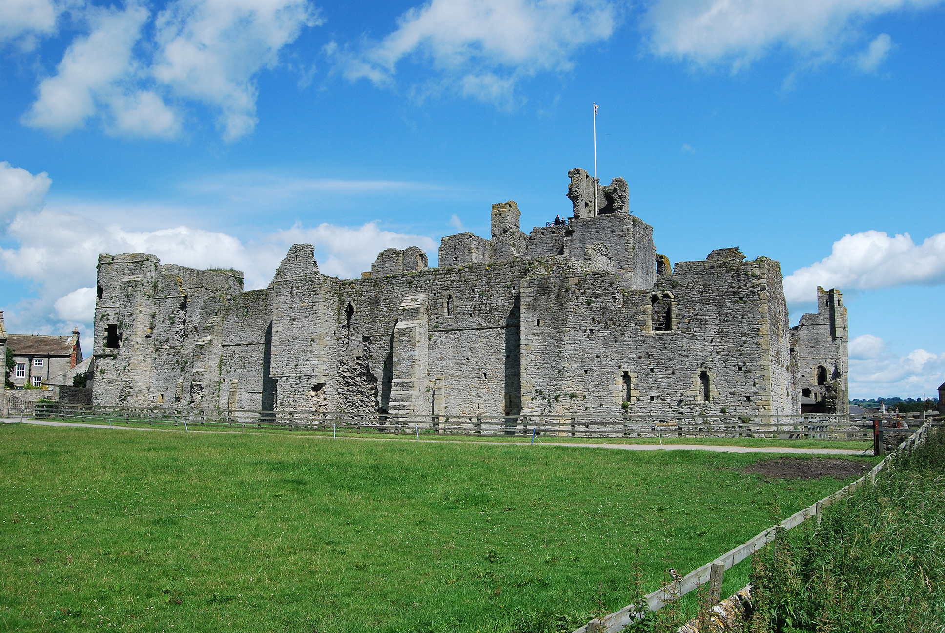 Middleham Castle